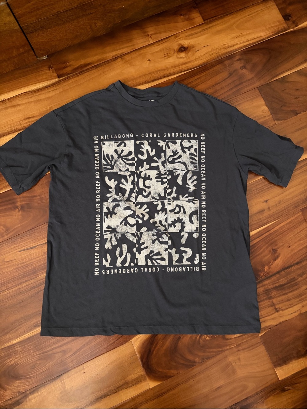 Billabong women’s Coral Gardeners Adventure Division tee size XS